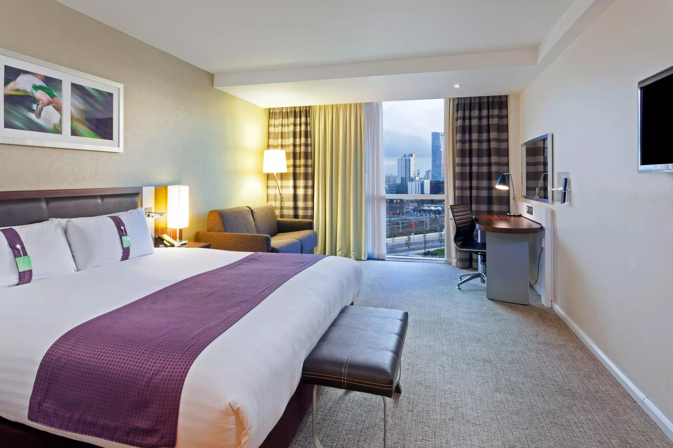 Alibaba https://cdn.alibaba.ir/ostorage/hotel-accommodation-images/69f1465feb1ae654aaa41c7a_London-Holiday-Inn-London-Stratford-City-1.webp