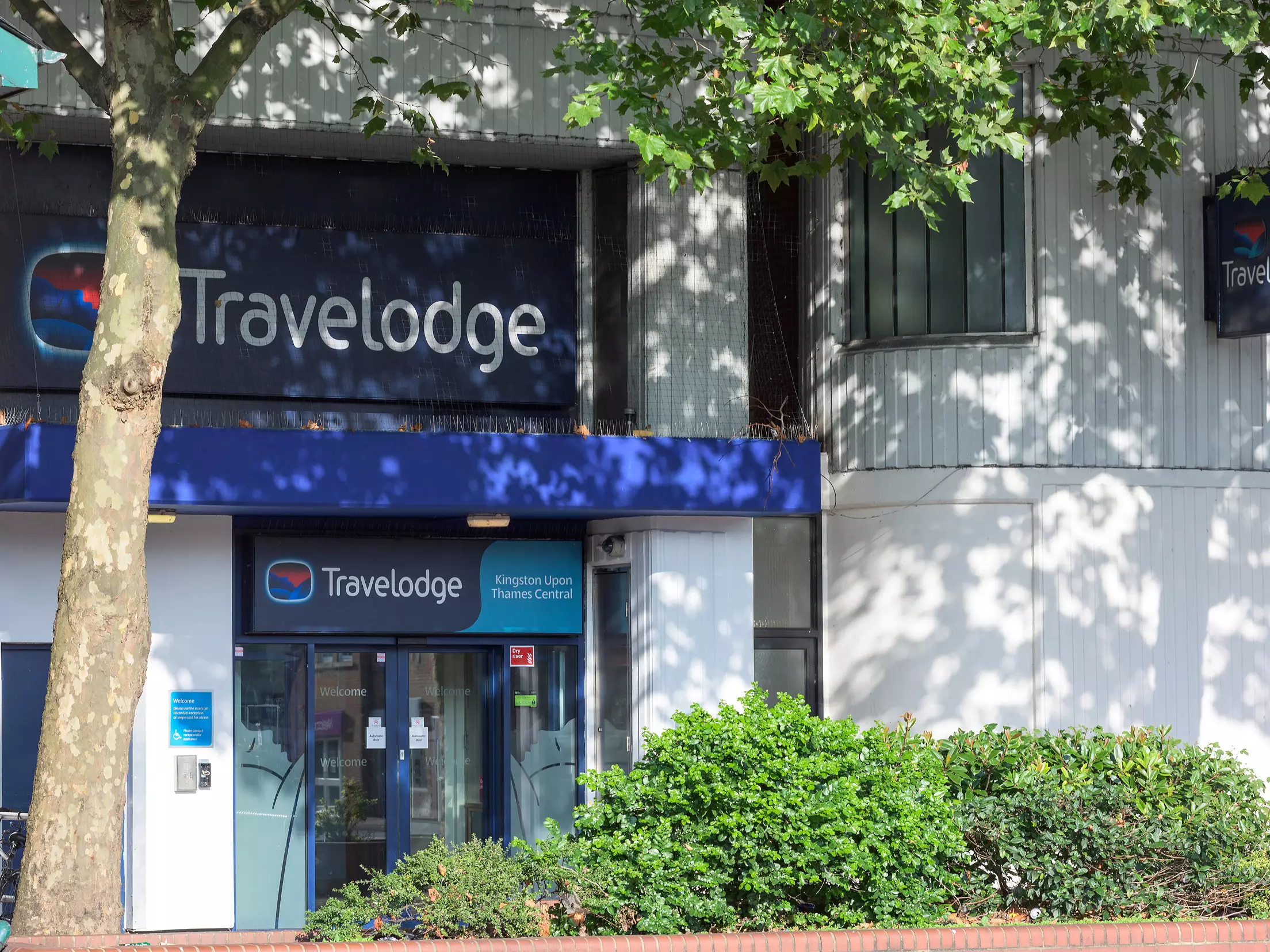 Alibaba https://cdn.alibaba.ir/ostorage/hotel-accommodation-images/69f16ea6eb1ae654aaa4361b_Kingston-upon-Thames-Travelodge-Kingston-Upon-Thames-Central-0.webp