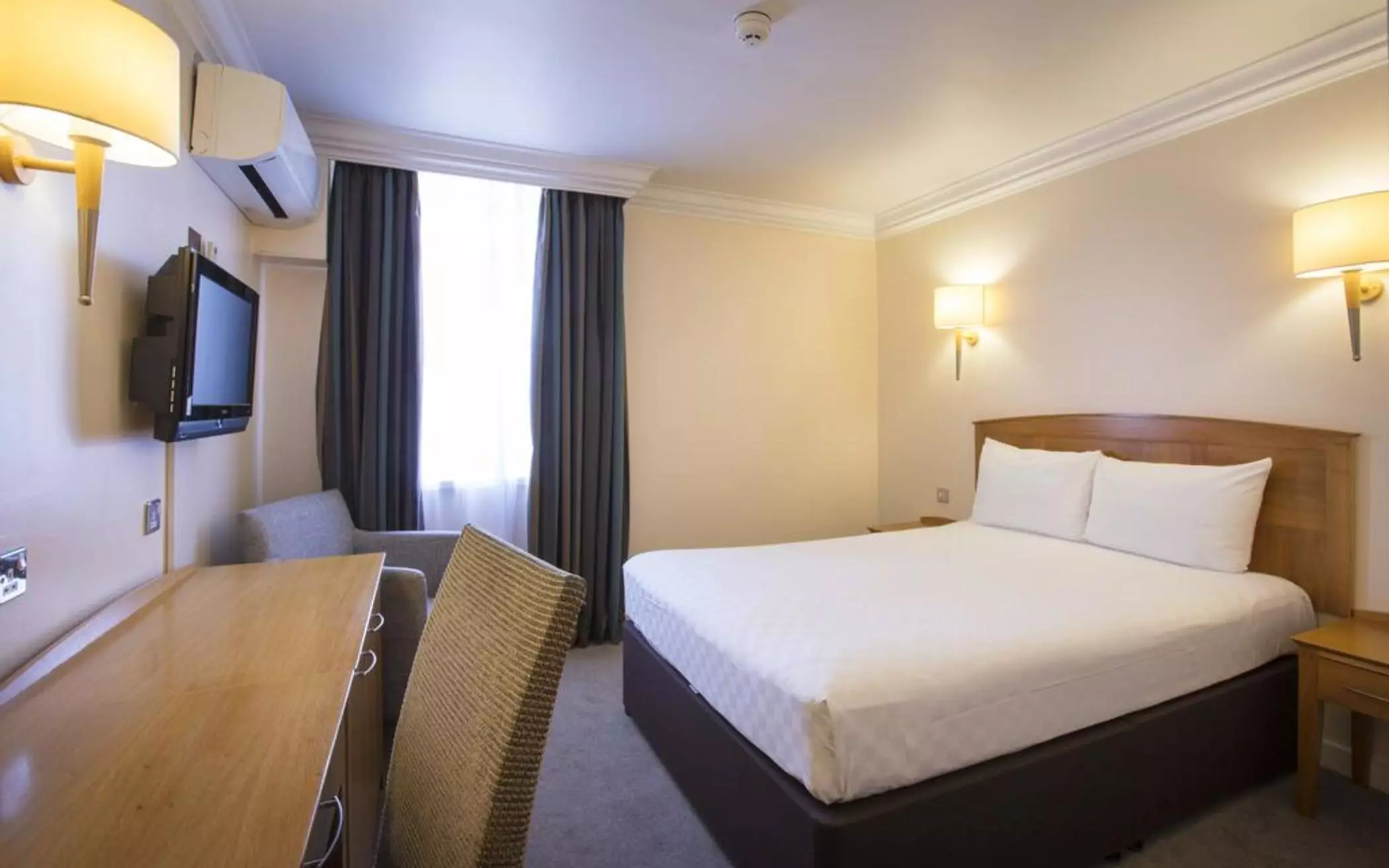 Alibaba https://cdn.alibaba.ir/ostorage/hotel-accommodation-images/69f1a948eb1ae654aaa4571f_Heathrow-Thistle-London-Heathrow-Terminal-5-1.webp