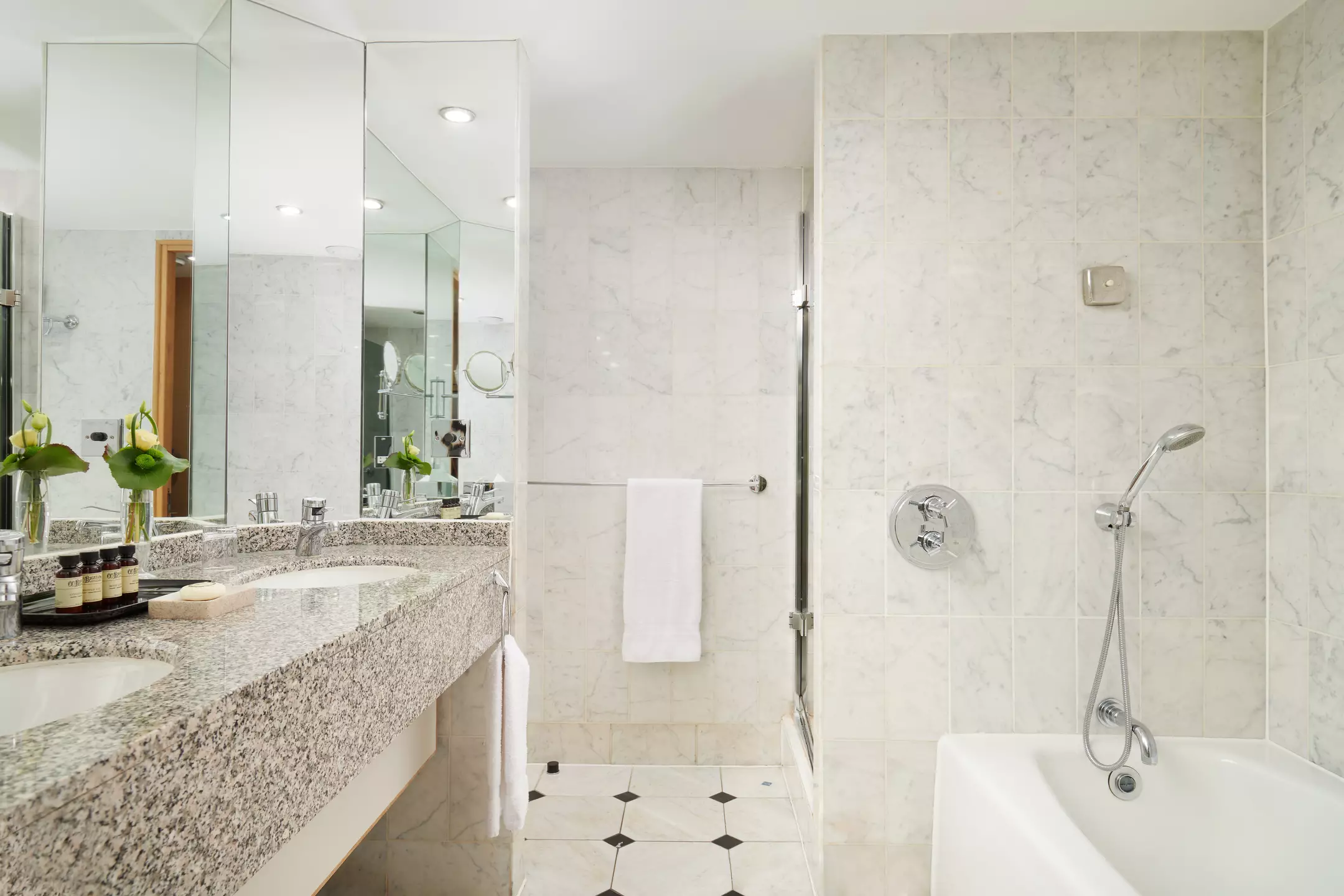 هتل The Chelsea Harbour Hotel لندن