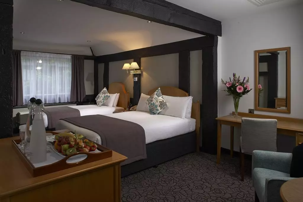Alibaba https://cdn.alibaba.ir/ostorage/hotel-accommodation-images/69f1c50beb1ae654aaa465b6_Gatwick-Copthorne-Hotel-London-Gatwick-1.webp