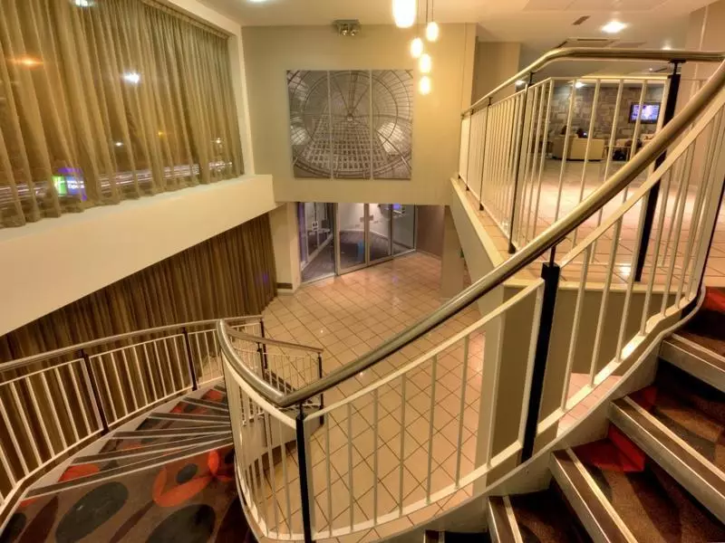 Alibaba https://cdn.alibaba.ir/ostorage/hotel-accommodation-images/69f1d09aeb1ae654aaa46be0_London-Holiday-Inn-Express-Limehouse-1.webp