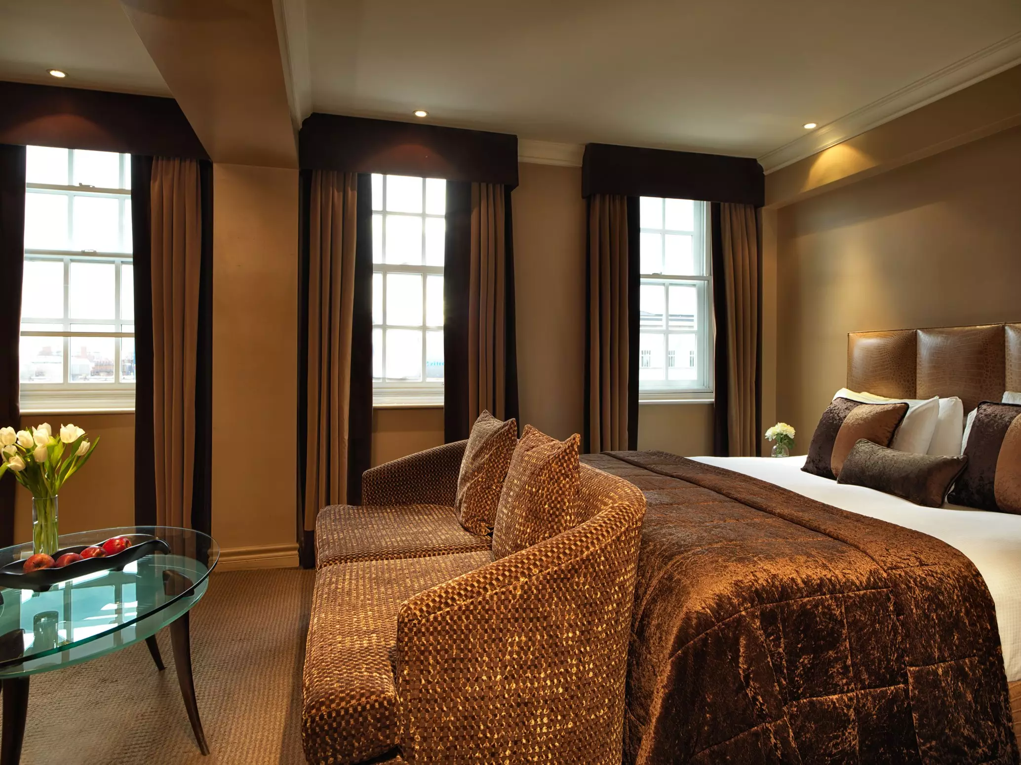 Alibaba https://cdn.alibaba.ir/ostorage/hotel-accommodation-images/69f1e7d0eb1ae654aaa47841_London-Radisson-Blu-Edwardian-Berkshire-Hotel-1.webp