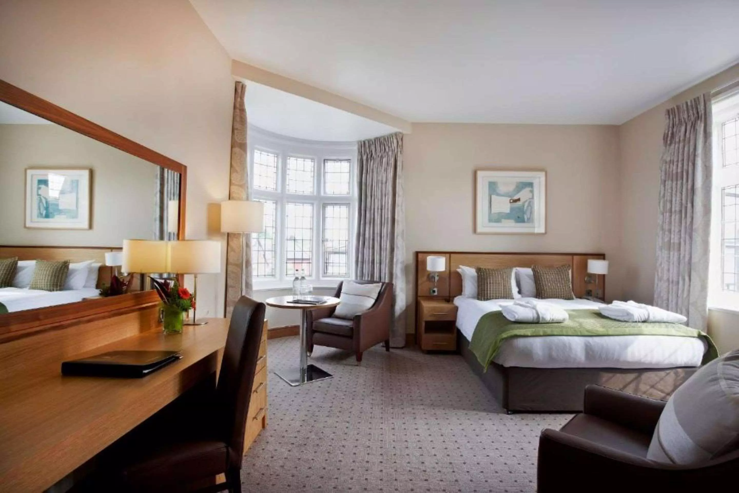 Alibaba https://cdn.alibaba.ir/ostorage/hotel-accommodation-images/69f1ee72eb1ae654aaa47beb_London-Clayton-Crown-Hotel-1.webp