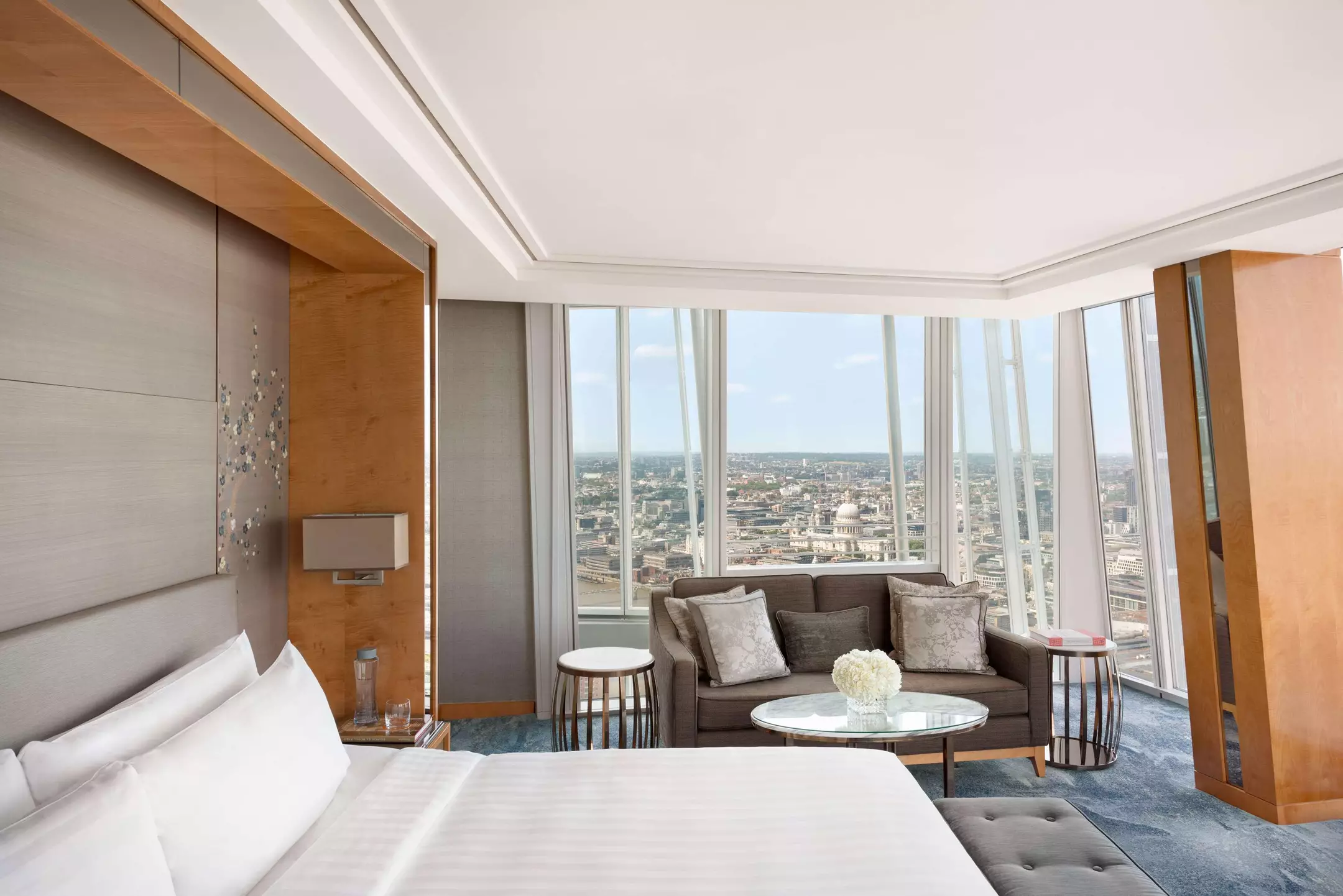 Alibaba https://cdn.alibaba.ir/ostorage/hotel-accommodation-images/69f21041eb1ae654aaa48f9e_London-Shangri-La-Hotel-At-The-Shard-London-1.webp