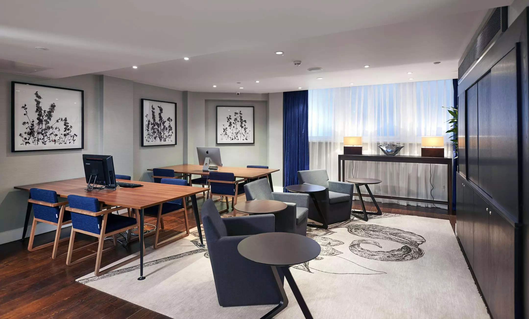 هتل Doubletree by Hilton Liverpool لیورپول