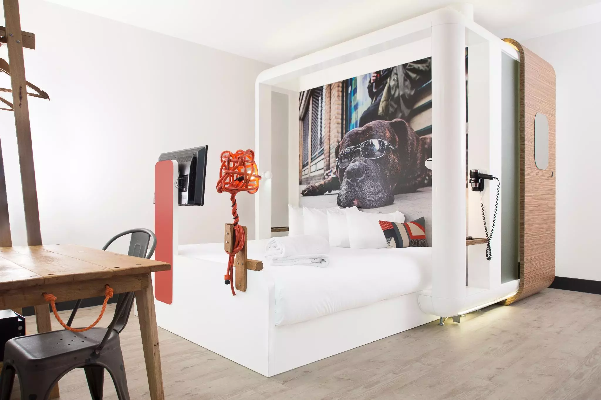 Alibaba https://cdn.alibaba.ir/ostorage/hotel-accommodation-images/69f2247eeb1ae654aaa49c45_London-Qbic-Hotel-London-City-1.webp