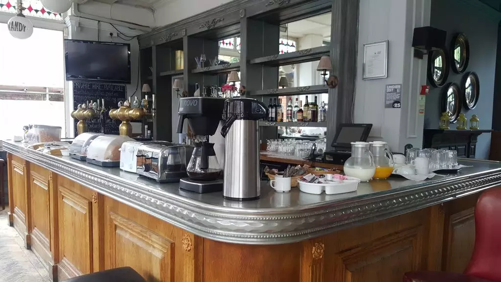 Alibaba https://cdn.alibaba.ir/ostorage/hotel-accommodation-images/69f225f6eb1ae654aaa49d1e_London-The-Windmill-Gastropub-1.webp