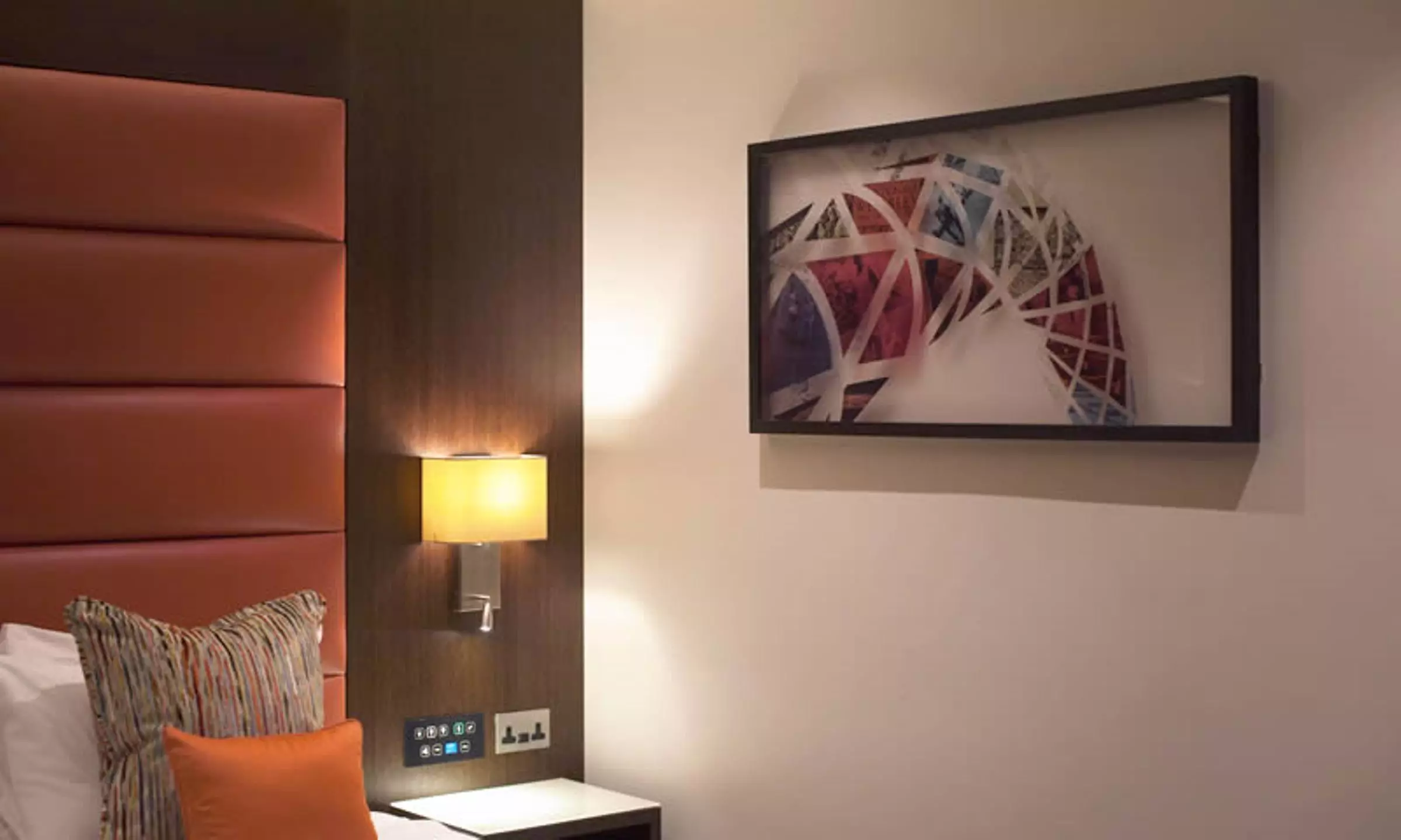 Alibaba https://cdn.alibaba.ir/ostorage/hotel-accommodation-images/69f24278eb1ae654aaa4ae6f_London-St-George-s-Hotel-Wembley-1.webp