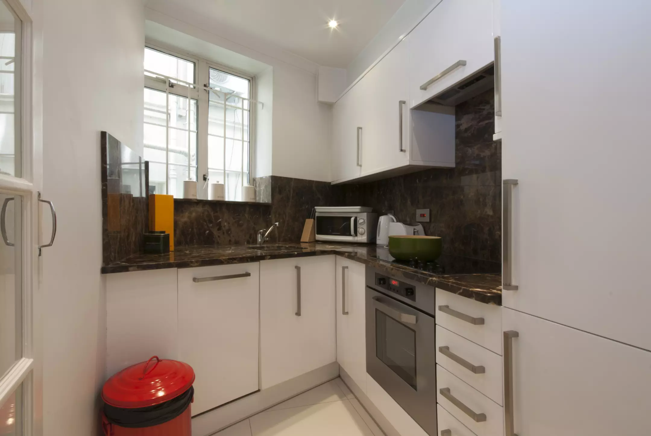 Alibaba https://cdn.alibaba.ir/ostorage/hotel-accommodation-images/69f27eb5eb1ae654aaa4d41b_London-Fountain-House-Apartments-1.webp