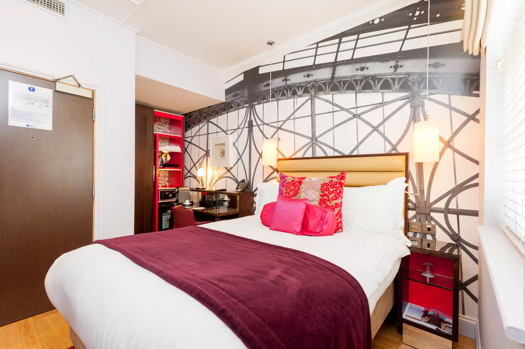 Alibaba https://cdn.alibaba.ir/ostorage/hotel-accommodation-images/69f29dbfeb1ae654aaa4e677_London-Hotel-Indigo-London-Paddington-1.webp
