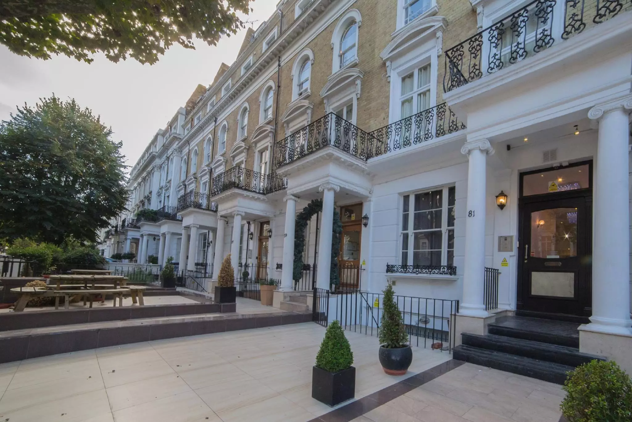 هتل Imperial Court Suites لندن