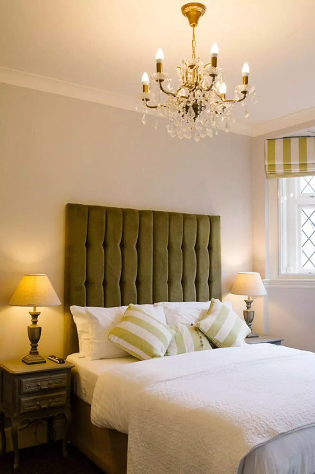 Alibaba https://cdn.alibaba.ir/ostorage/hotel-accommodation-images/69f2c7e2eb1ae654aaa50118_London-Flynns-Townhouse-1.webp