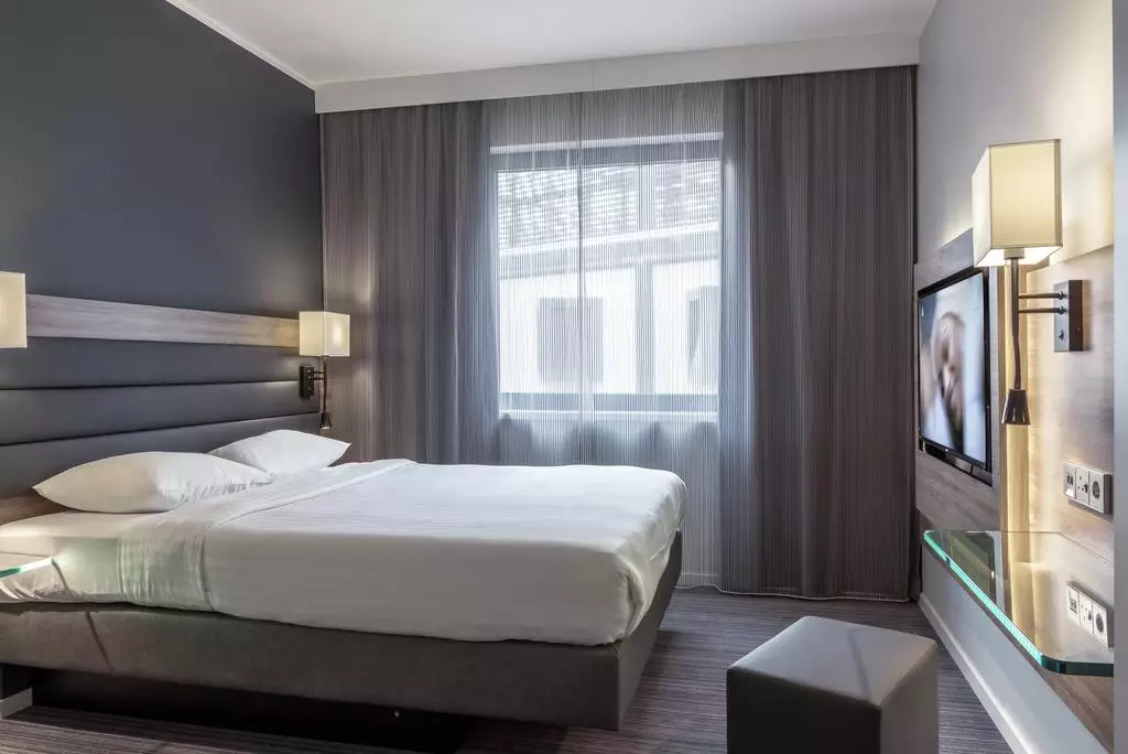 Alibaba https://cdn.alibaba.ir/ostorage/hotel-accommodation-images/69f2e27feb1ae654aaa51148_London-Moxy-London-Stratford-1.webp