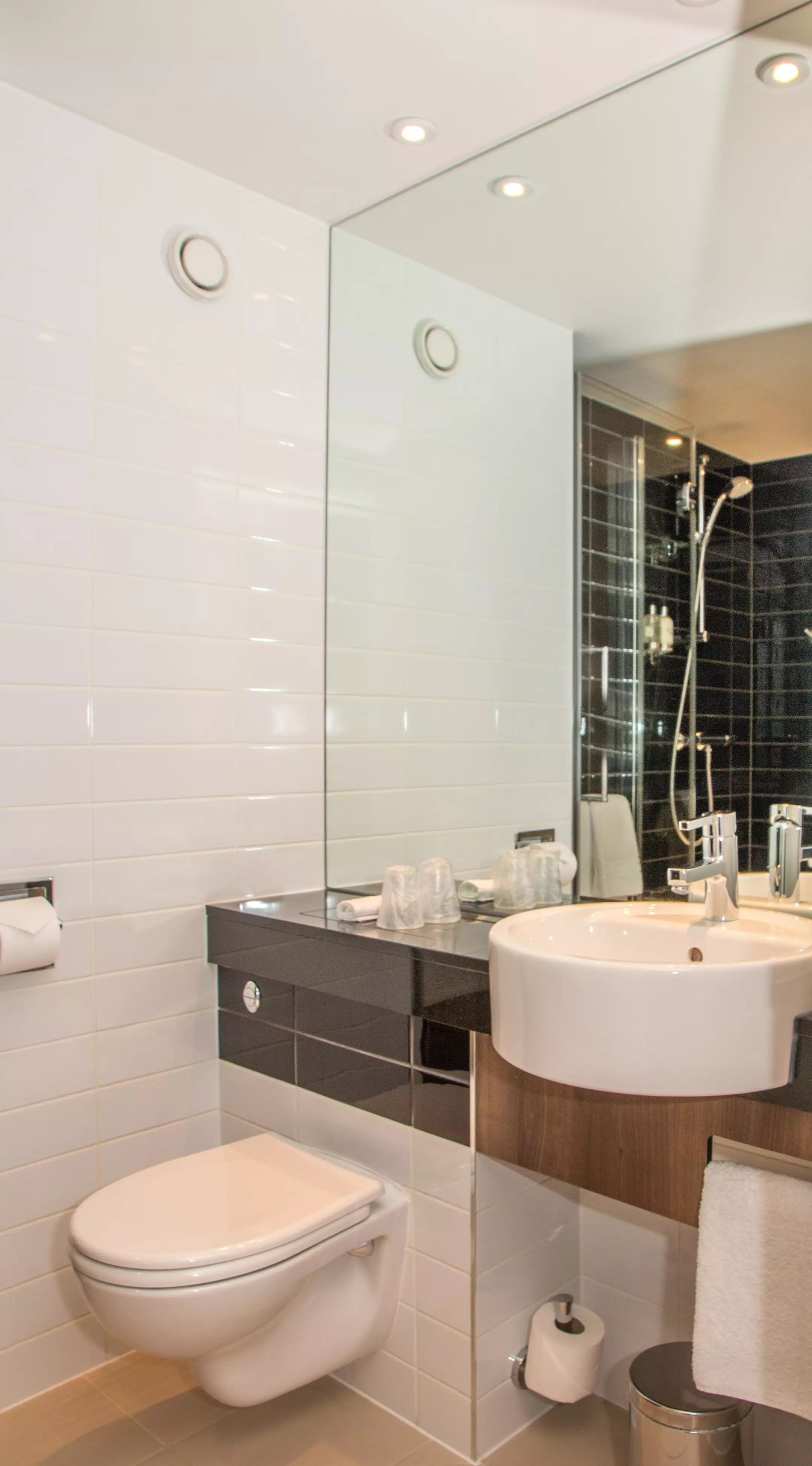هتل Holiday Inn Express London Heathrow T5 Slough