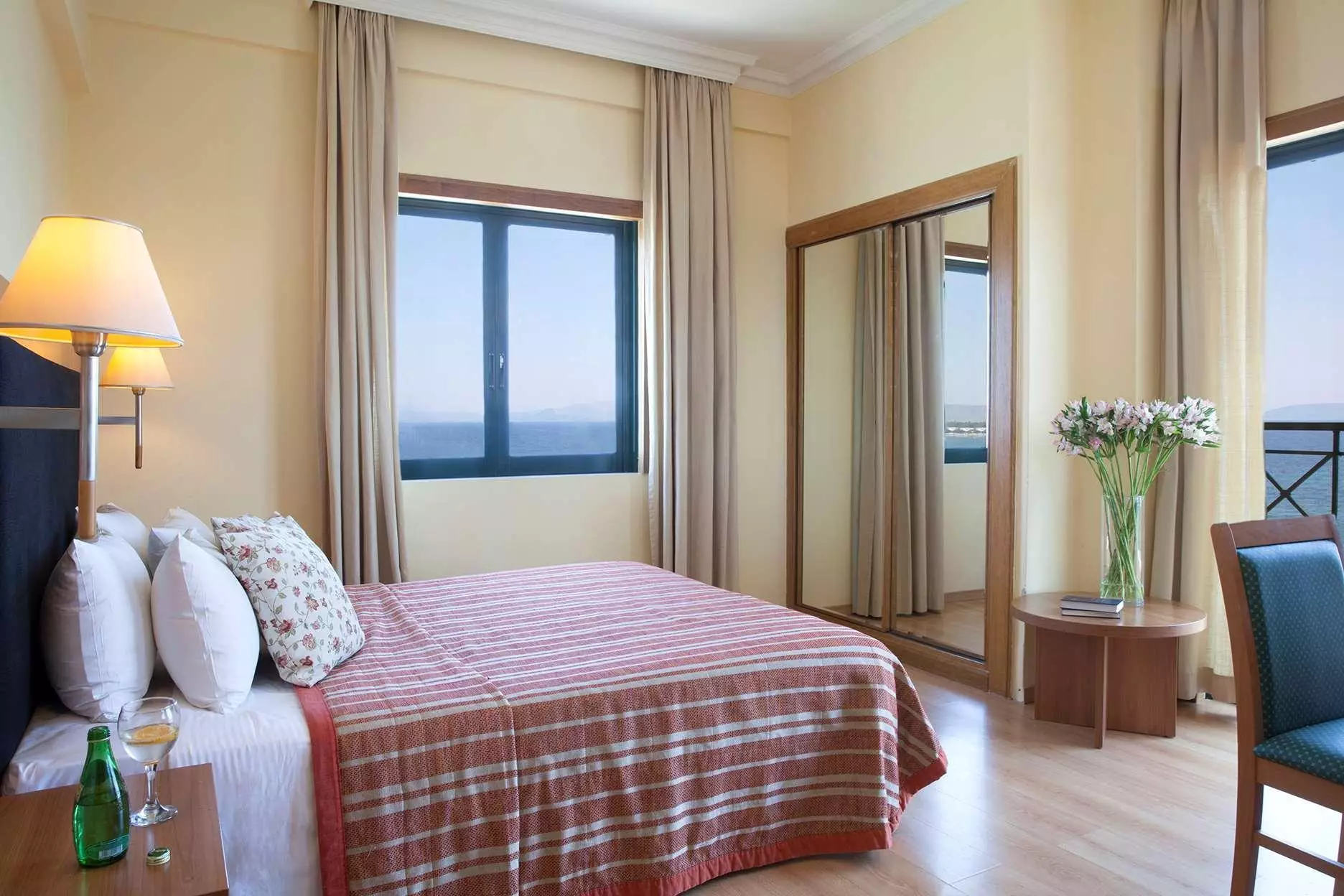 هتل Ramada Attica Riviera  Nea Makri