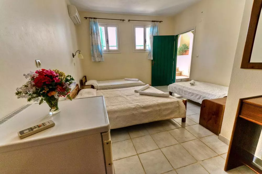 هتل Anezina Villas Perissa