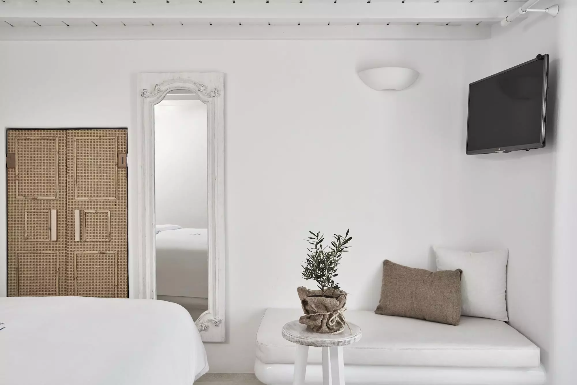 Alibaba https://cdn.alibaba.ir/ostorage/hotel-accommodation-images/69f6519e61ec039ef759f3bb_Mykonos-Little-Venice-Suites-1.webp
