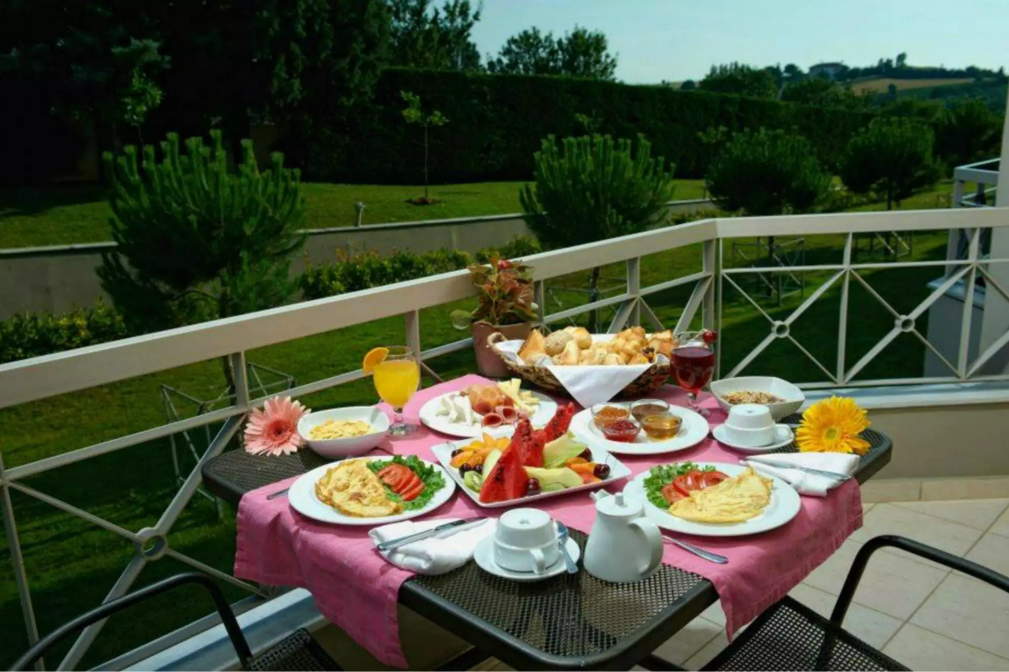 هتل Royal Hotel Perea