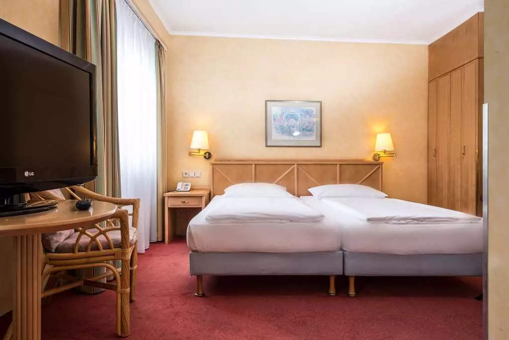 هتل TRYP by Wyndham Köln City Centre کلن