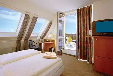 Alibaba https://cdn.alibaba.ir/ostorage/hotel-accommodation-images/69f71b22eb1ae654aaa587cf_Berlin-Holiday-Inn-Berlin-Mitte-0.webp