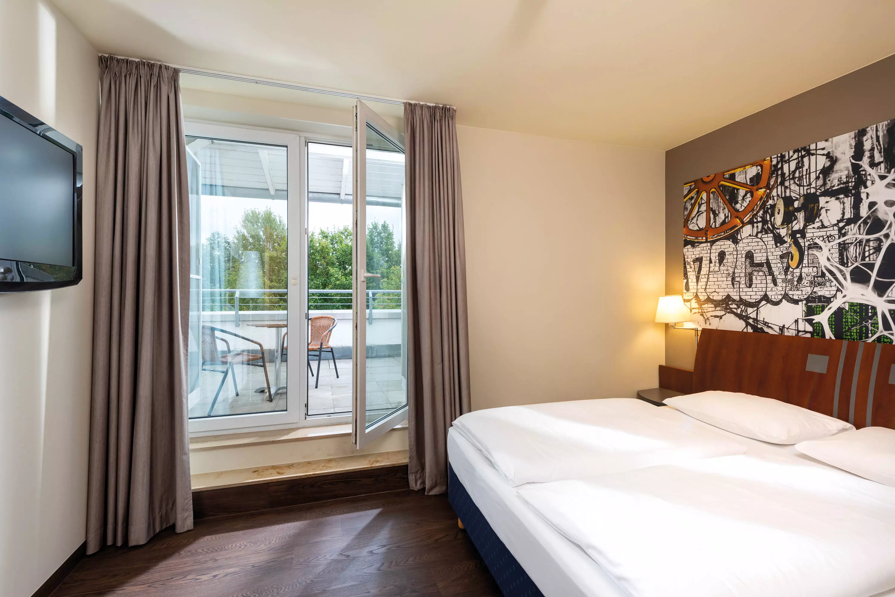 Alibaba https://cdn.alibaba.ir/ostorage/hotel-accommodation-images/69f7458deb1ae654aaa5a1a4_Potsdam-Seminaris-Seehotel-Potsdam-1.webp