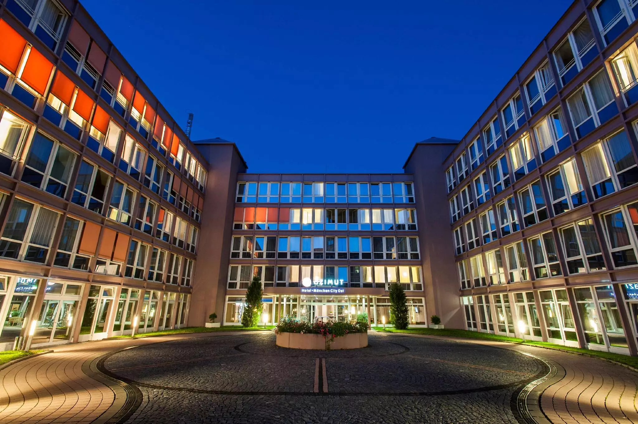 Alibaba https://cdn.alibaba.ir/ostorage/hotel-accommodation-images/69f7773261ec039ef75a75c0_Munich-AZIMUT-Hotel-Munich-1.webp