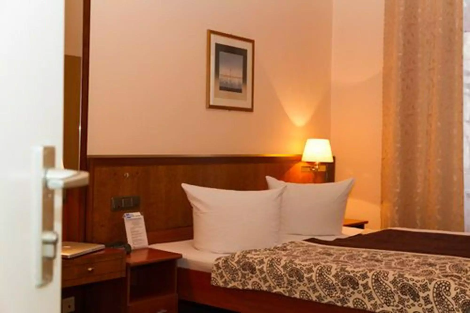 هتل Hotel-Pension Arche برلین