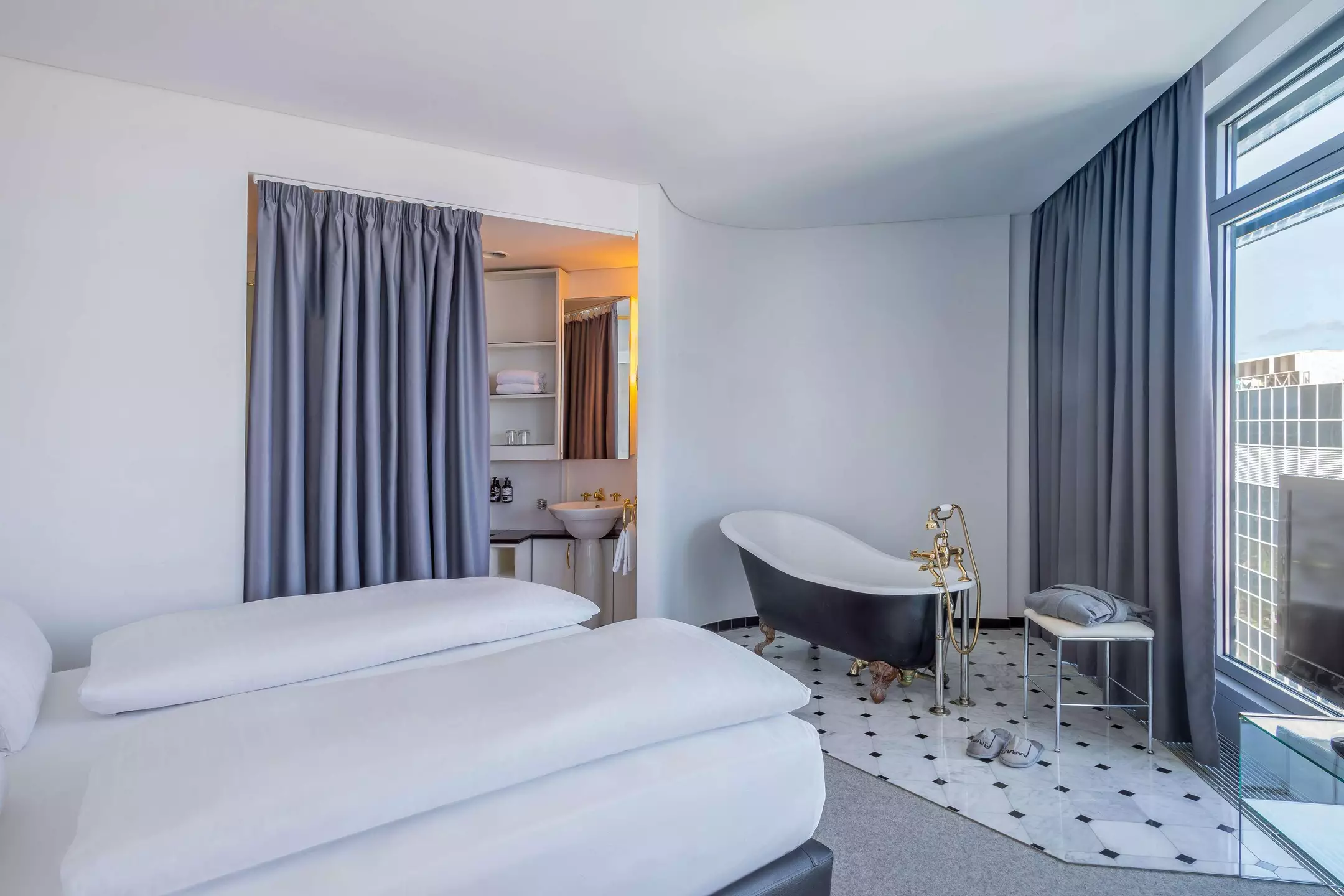 هتل INNSIDE Frankfurt Eurotheum فرانکفورت