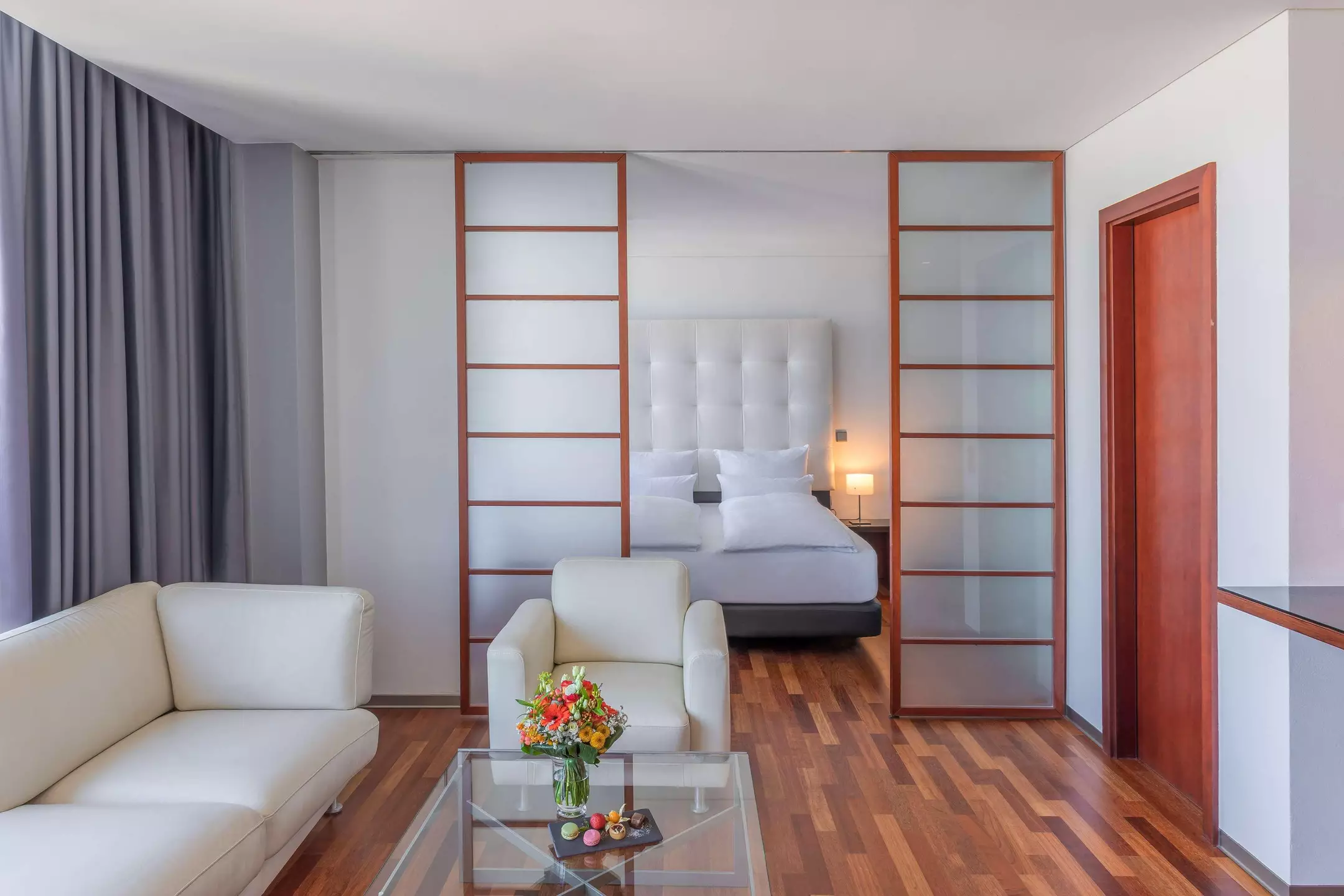هتل INNSIDE Frankfurt Eurotheum فرانکفورت