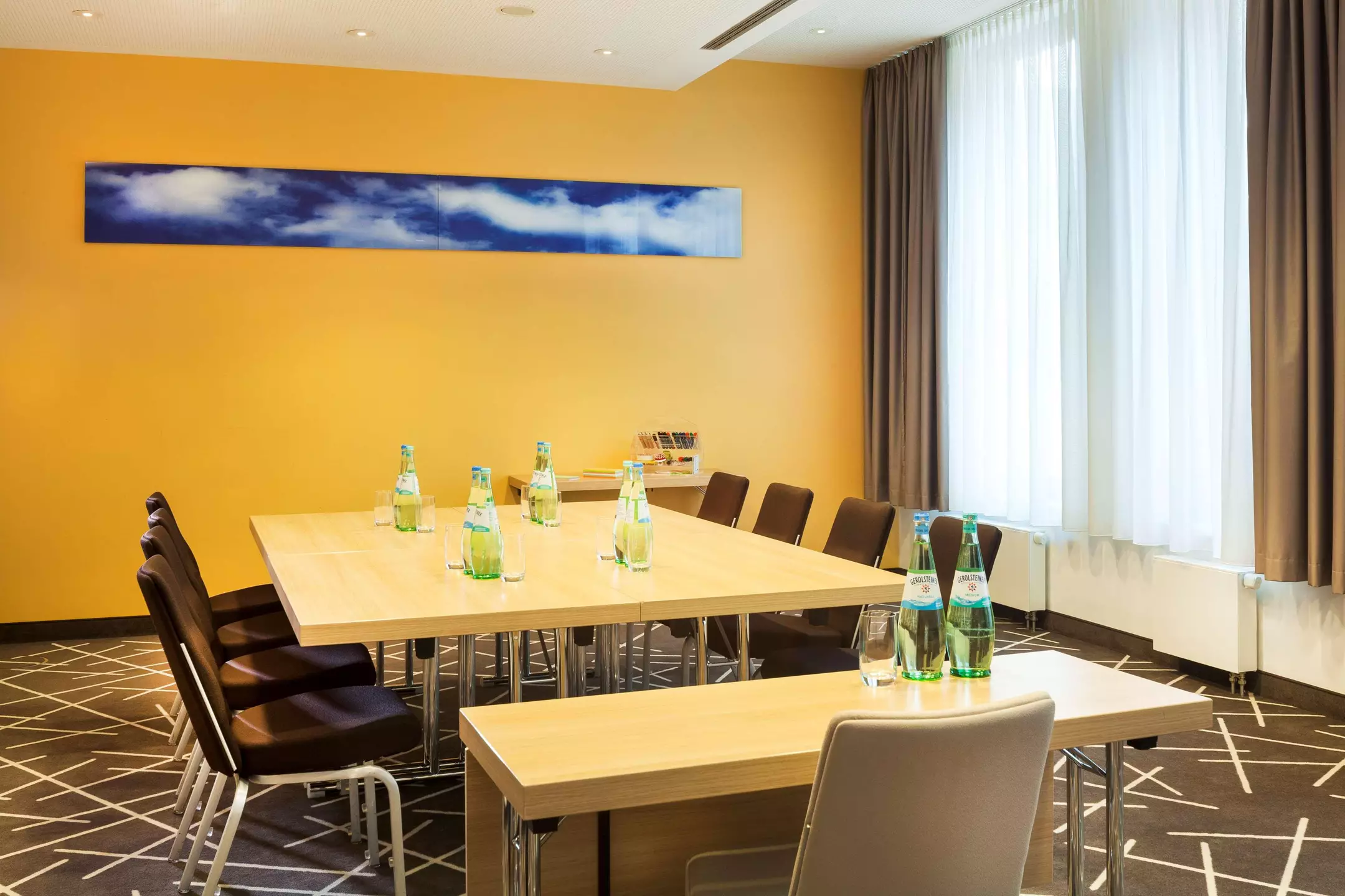 هتل Park Inn by Radisson Hotel in Stuttgart اشتوتگارت