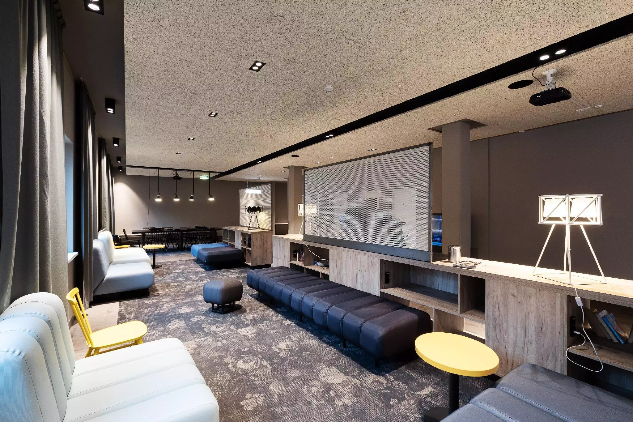هتل a&o Berlin Hauptbahnhof برلین