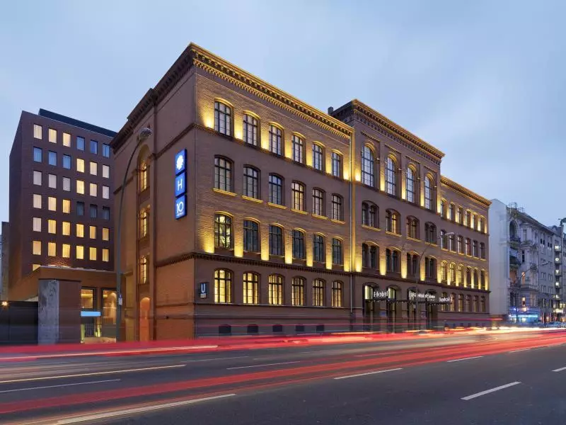 Alibaba https://cdn.alibaba.ir/ostorage/hotel-accommodation-images/69f7e17461ec039ef75ac81b_Berlin-H10-Berlin-Ku-damm-1.webp
