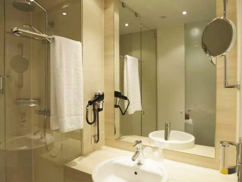 هتل H2 Hotel Berlin Alexanderplatz برلین