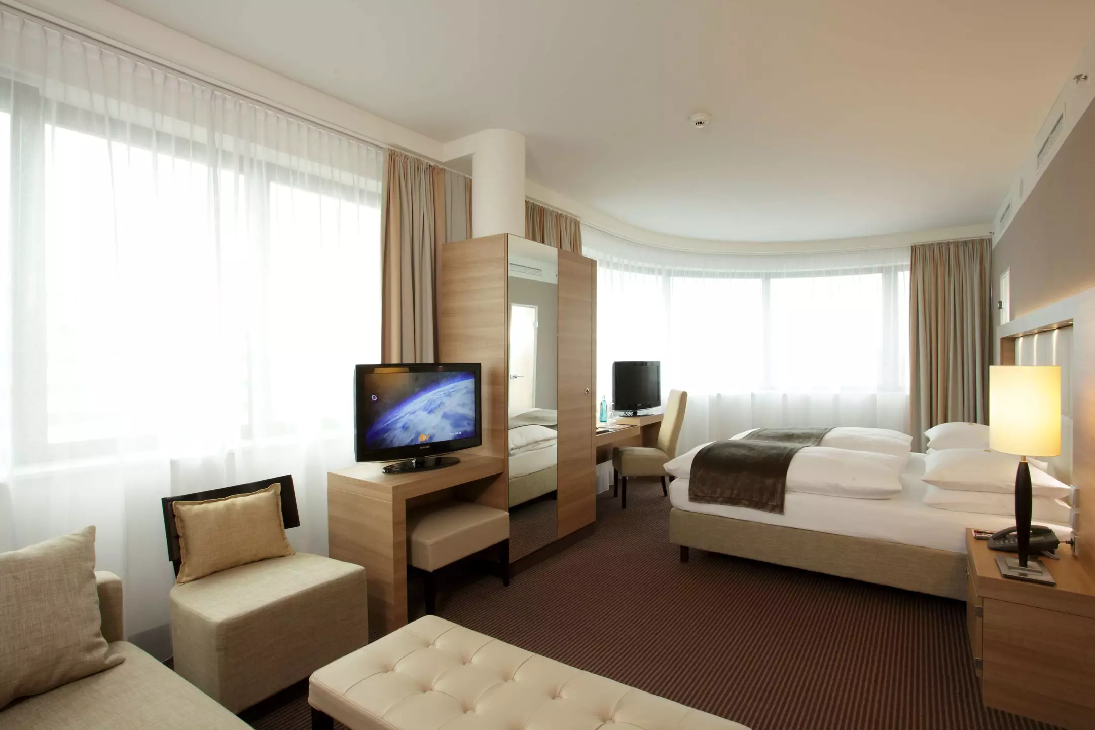 هتل H4 Hotel Berlin Alexanderplatz برلین