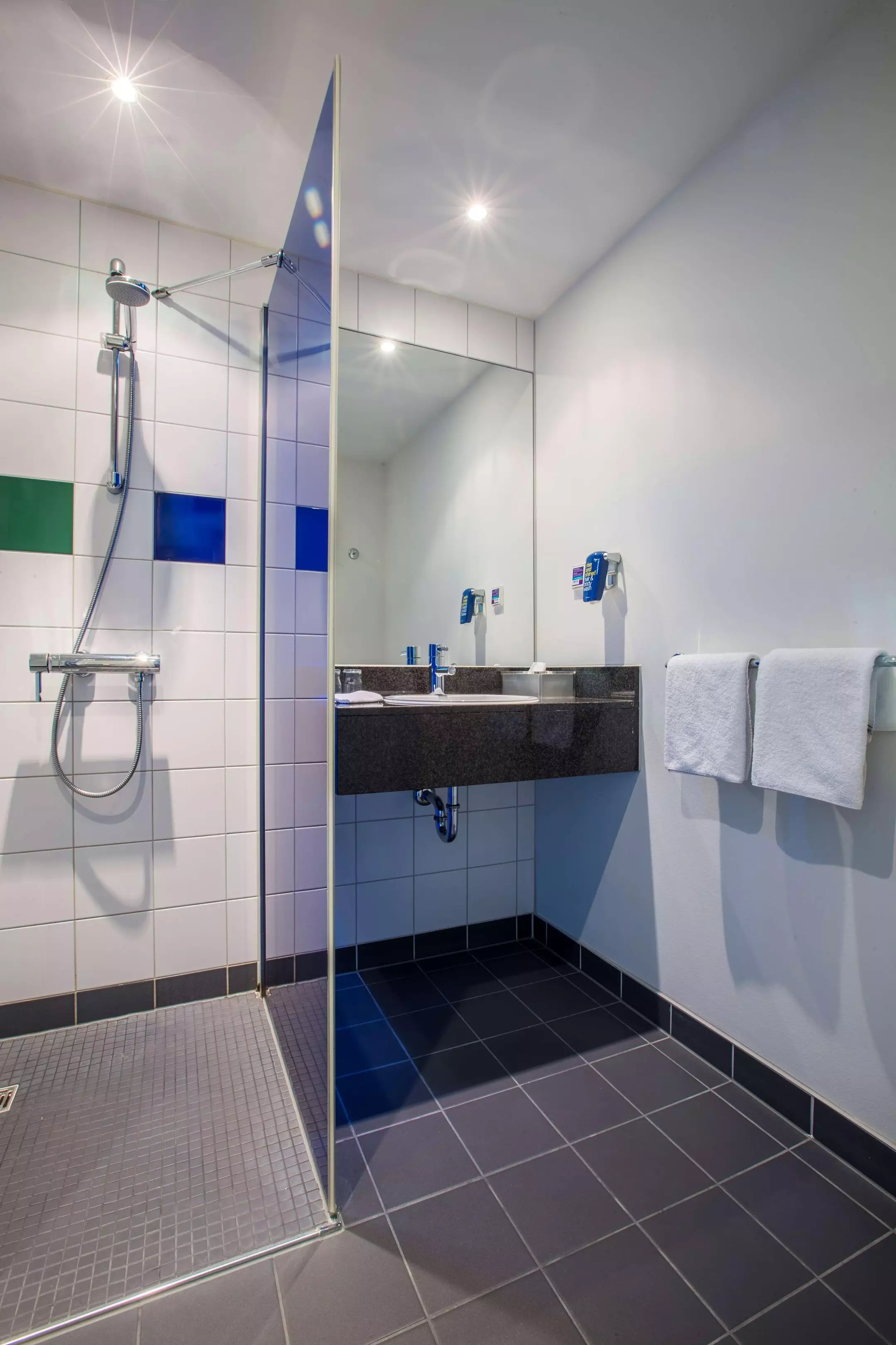 هتل Park Inn by Radisson Frankfurt Airport فرانکفورت