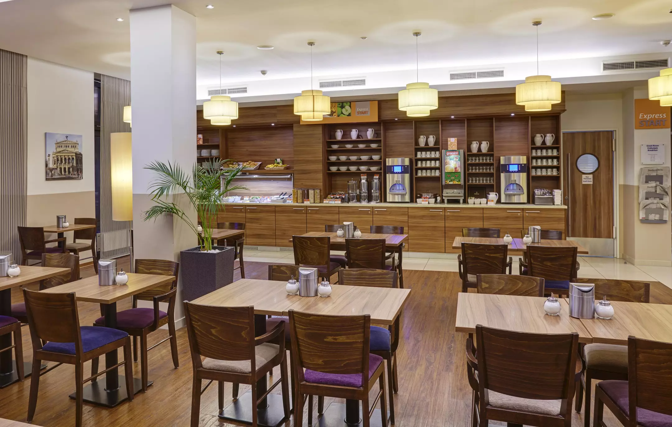 Alibaba https://cdn.alibaba.ir/ostorage/hotel-accommodation-images/69f7ec7e61ec039ef75acf88_Frankfurt-am-Main-Premier-Inn-Frankfurt-City-Centre-Hotel-1.webp