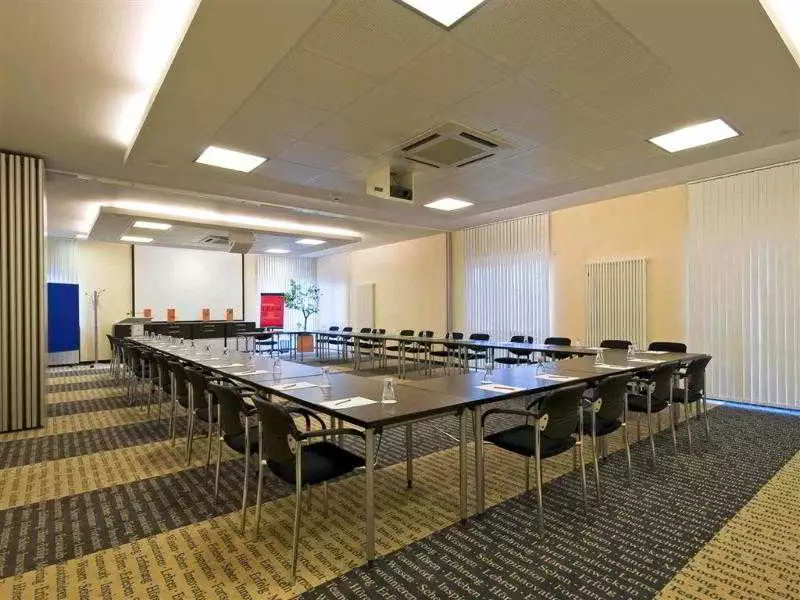 هتل Select Hotel Oberhausen اوبرهازن