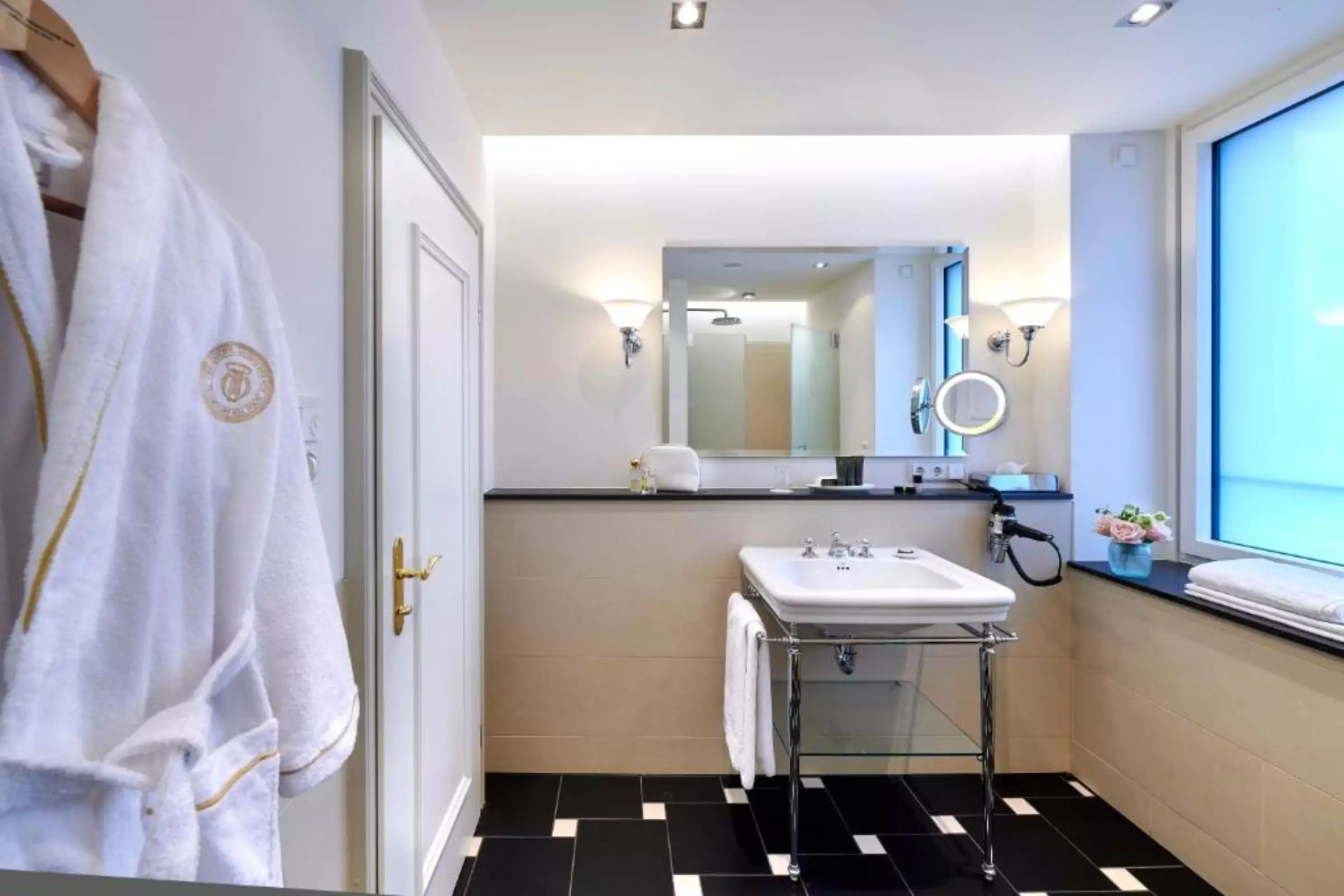 Alibaba https://cdn.alibaba.ir/ostorage/hotel-accommodation-images/69f8760661ec039ef75b34d2_Frankfurt-am-Main-Grandhotel-Hessischer-Hof-1.webp