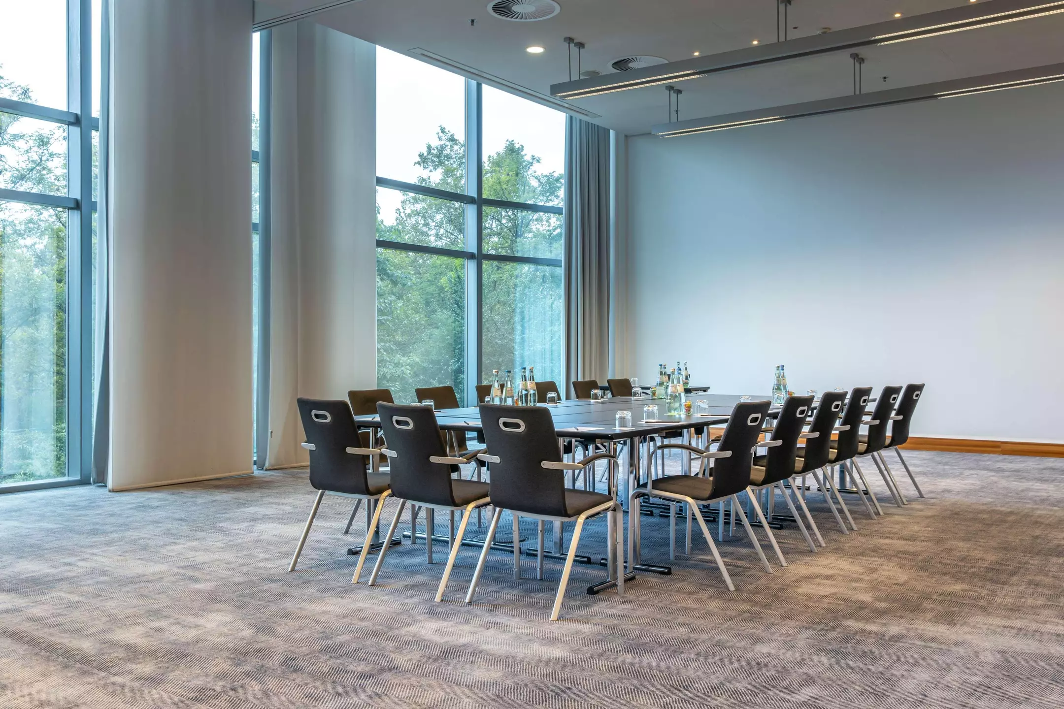 Alibaba https://cdn.alibaba.ir/ostorage/hotel-accommodation-images/69f87e9a61ec039ef75b3a3d_Frankfurt-am-Main-Radisson-Blu-Hotel-Frankfurt-1.webp