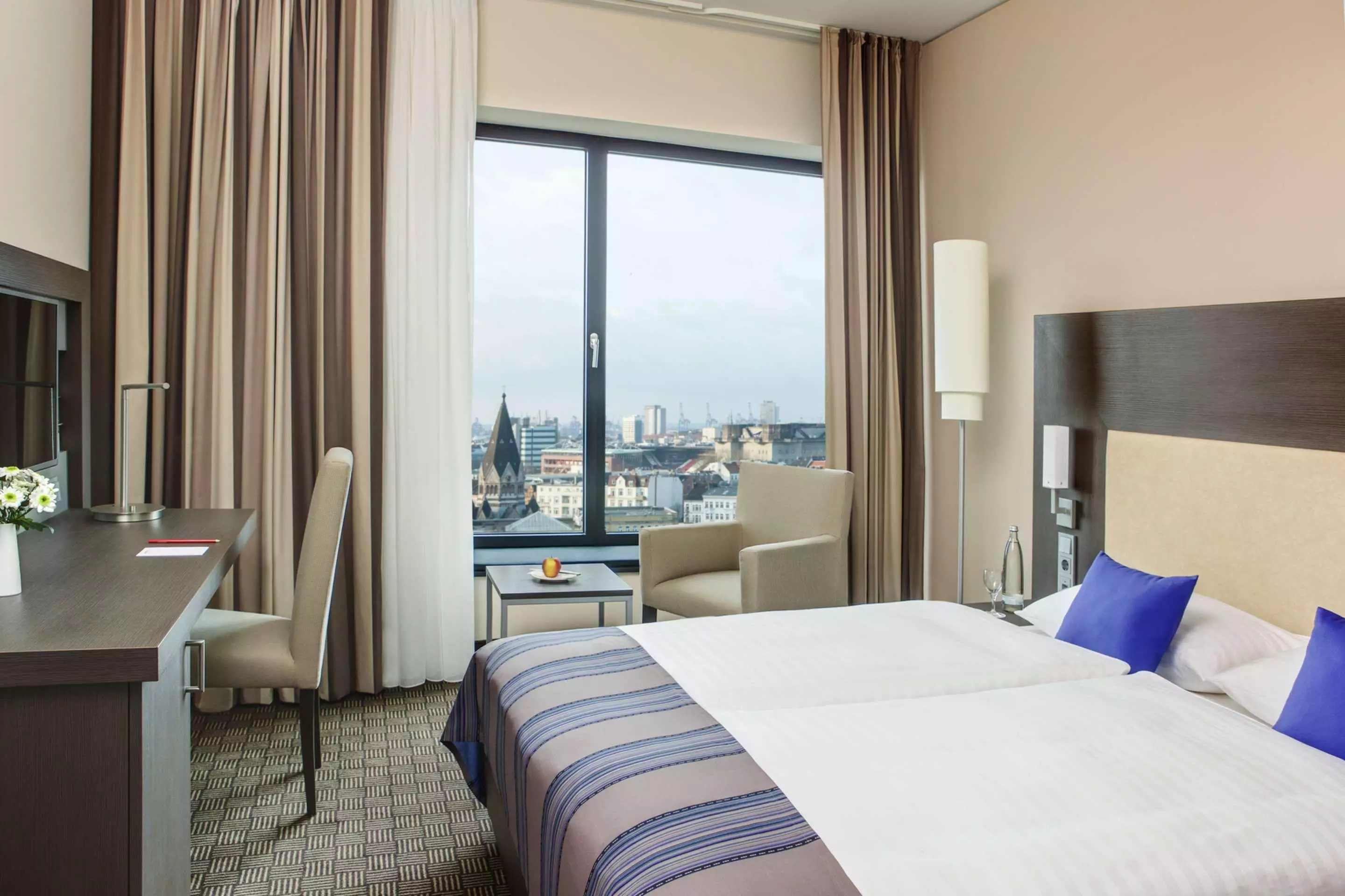 Alibaba https://cdn.alibaba.ir/ostorage/hotel-accommodation-images/69f89eefeb1ae654aaa5b305_Hamburg-InterCityHotel-Hamburg-Dammtor-Messe-1.webp