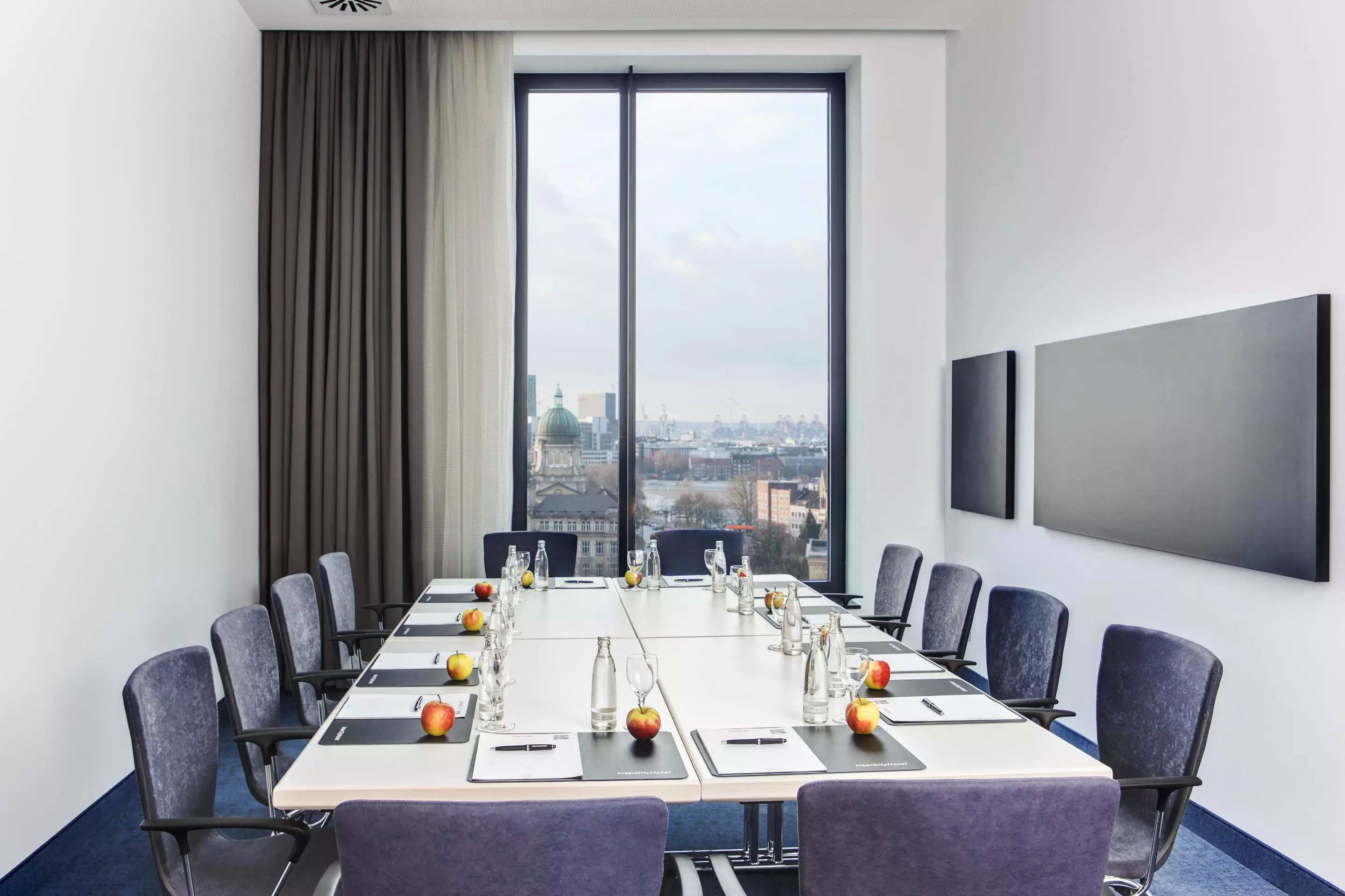 هتل InterCityHotel Hamburg Dammtor-Messe هامبورگ