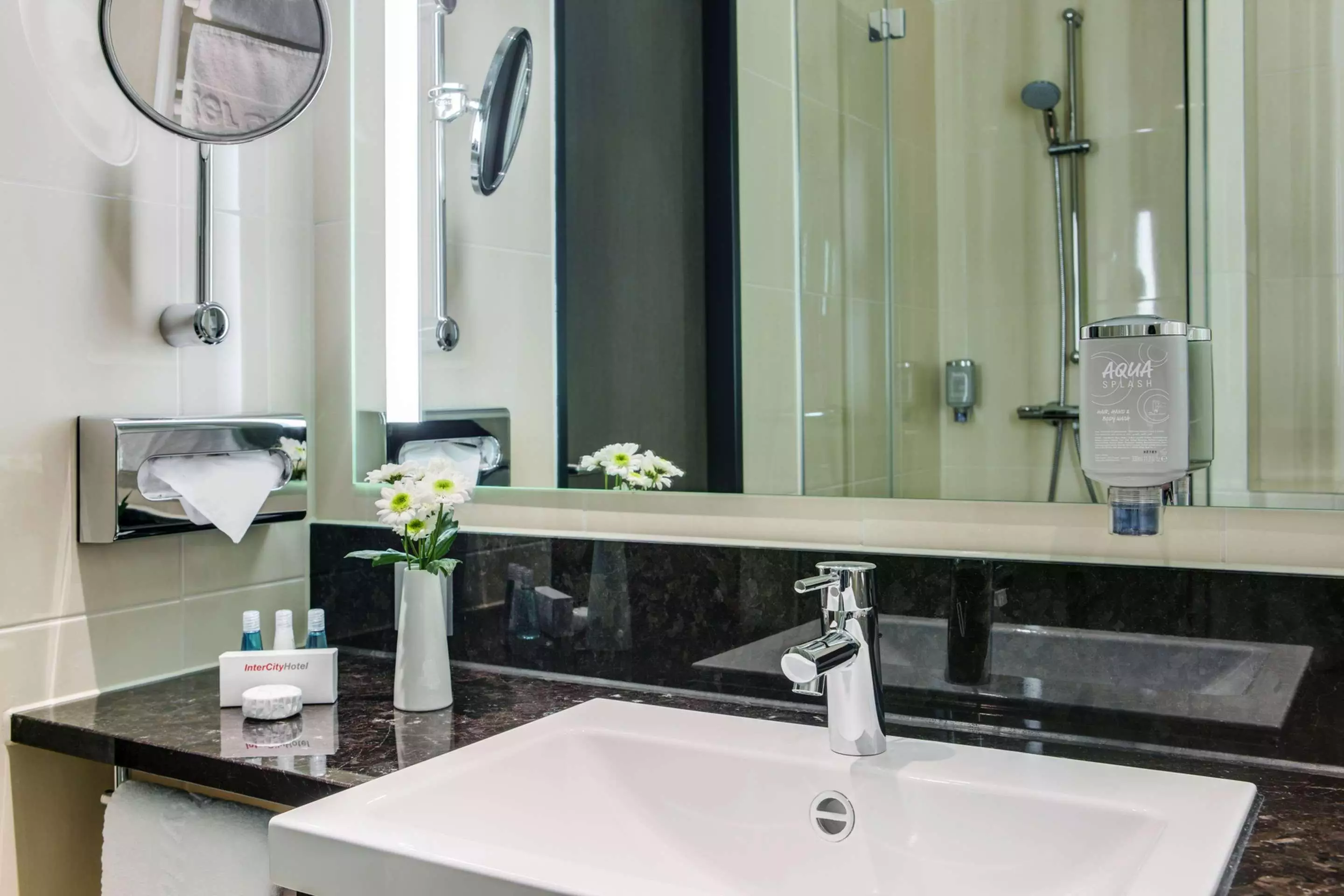 هتل InterCityHotel Hamburg Dammtor-Messe هامبورگ
