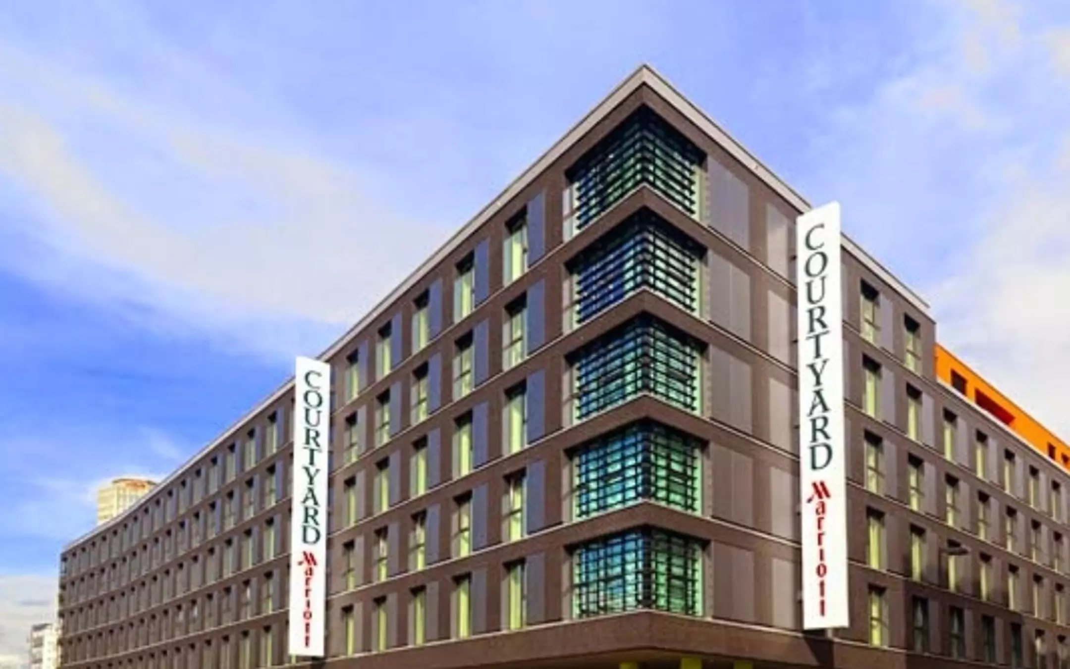 هتل Courtyard Cologne کلن
