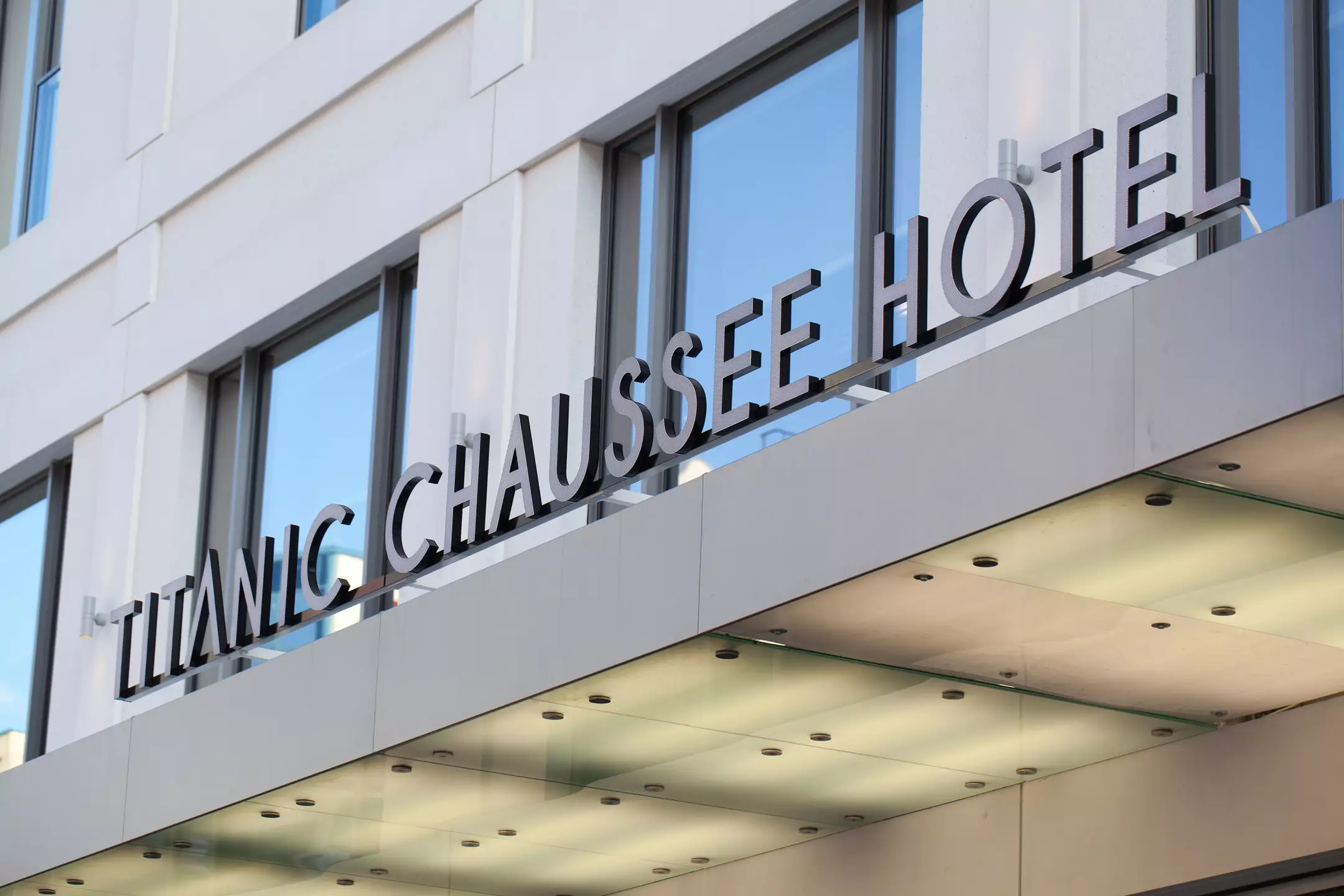 Alibaba https://cdn.alibaba.ir/ostorage/hotel-accommodation-images/69f8c06ceb1ae654aaa5c8c4_Berlin-Titanic-Chaussee-Berlin-0.webp