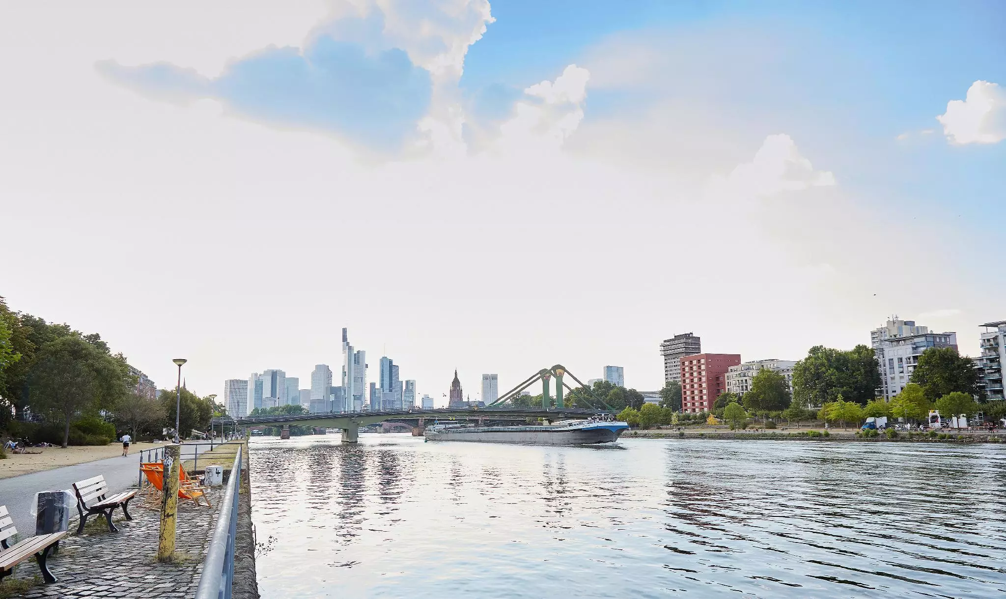 هتل Living Hotel Frankfurt فرانکفورت