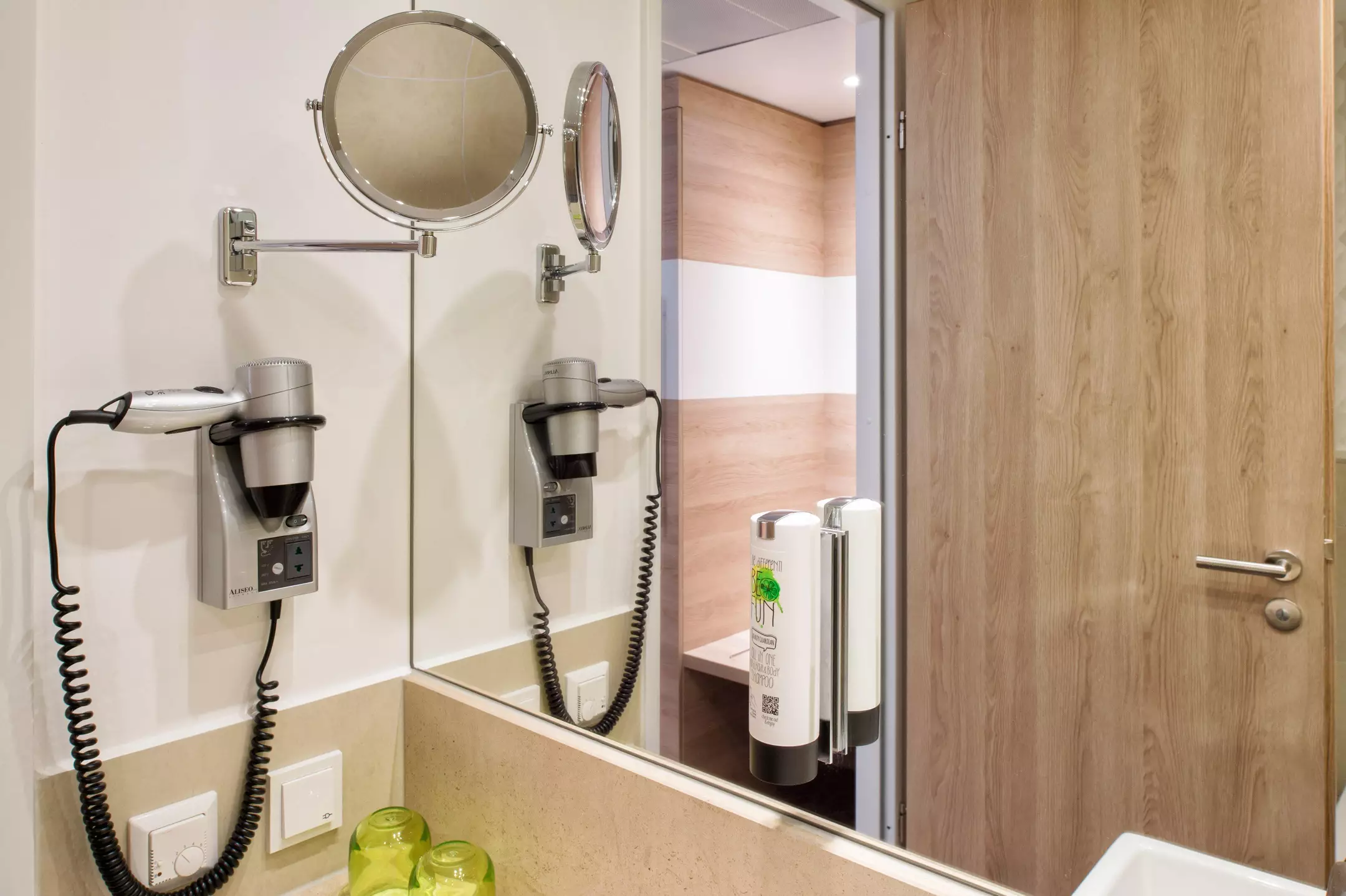 هتل Holiday Inn Frankfurt Airport فرانکفورت