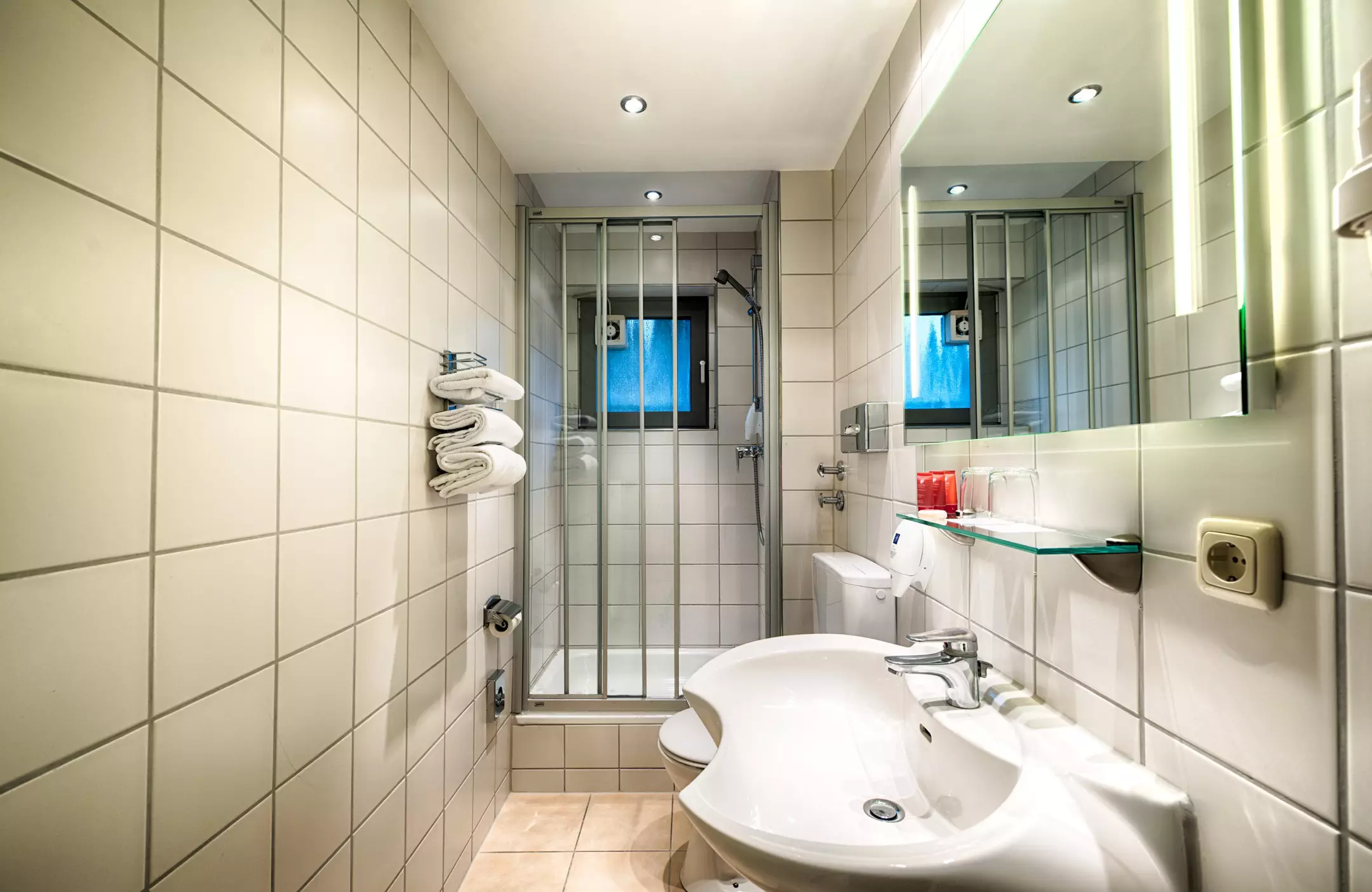 هتل Leonardo Inn Hotel Hamburg Airport هامبورگ