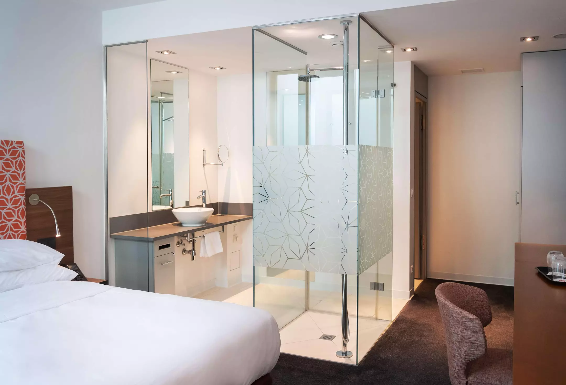 Alibaba https://cdn.alibaba.ir/ostorage/hotel-accommodation-images/69f8ffe5eb1ae654aaa5efca_Frankfurt-am-Main-DoubleTree-by-Hilton-Frankfurt-Niederrad-1.webp