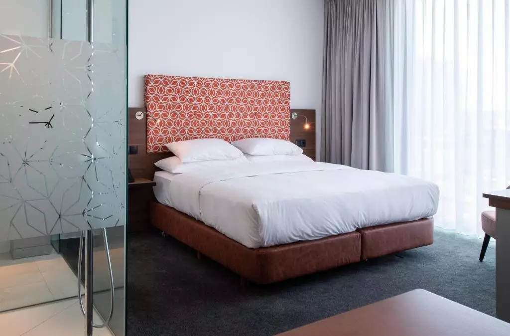 هتل DoubleTree by Hilton Frankfurt Niederrad فرانکفورت